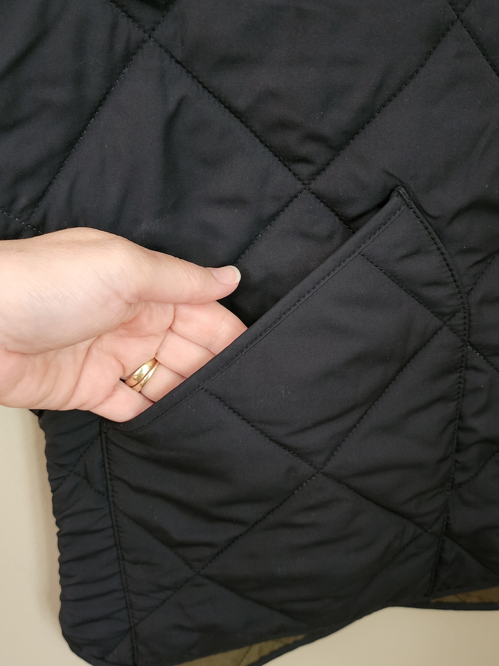J. Crew  Men Quilted Vest Size L Black Authentic Outerwear - Picture 8 of 8